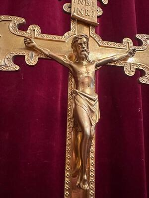 1 Gothic - style Altar - Cross