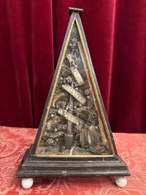 Altar - Reliquary With Nail ( Clavus ) Touched To Parts Of The Holy Cross. en Wood / Glass / Originally Sealed / Fabrics, Italy 18 th century ( Anno 1750 )