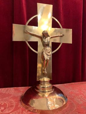 Altar - Cross style ART - DECO en Brass / Bronze / Polished and Varnished, Dutch 20th century (Anno 1930)