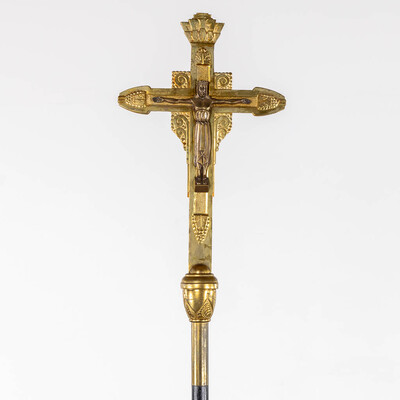 Processional Cross.  Signed : Vandenhoute Anderlecht.  style art - deco en Bronze, Belgium  20 th century ( Anno 1930 )