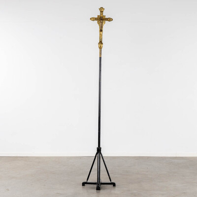 Processional Cross.  Signed : Vandenhoute Anderlecht.  style art - deco en Bronze, Belgium  20 th century ( Anno 1930 )