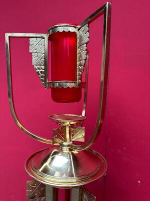 Standing Sanctuary Lamp. Signed : Vandenhoute Anderlecht. style art - deco en Bronze / Polished and Varnished / Glass, Belgium  20 th century