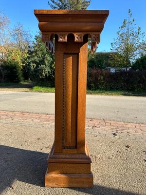 Statue Stand style art - deco en Oak wood, Netherlands  20 th century ( Anno 1930 )