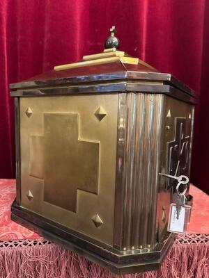 Tabernacle style art - deco en Brass, Netherlands  20 th century ( Anno 1930 )