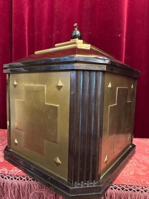 Tabernacle style art - deco en Brass, Netherlands  20 th century ( Anno 1930 )