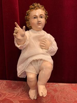 Child Jesus style Baroque en hand-carved wood / Glass Eyes / Dressed, Belgium 19th century ( anno 1850 )