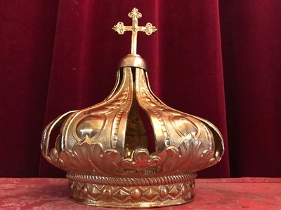 Crown style Baroque en Brass / Bronze / Polished and Varnished, France 19th century