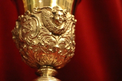 Exceptional Chalice With Paten And Original Case. Weight: 954 Gram.3  Silver Images As Nodus And Full Silver Imaginations Of Faith, Hope And Love On The Base. style Baroque en full silver, 19th century ( anno 1840 )