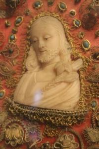 Exceptional Reliquary Fully Hand - Made Containing Bones Of Various Saints ( Hard To Read ). Wax Medallion Christ. style baroque en wood / marbled, Germany 17 th century