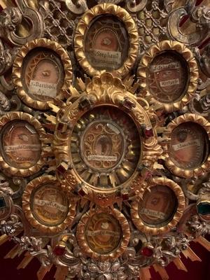 Exeptional Religuary Relic Of The True Cross Surrounded By Multiple Relics Each With Original Document  style Baroque en Brass / Stones / Glass / Gilt / Originally Sealed, Switzerland / Italy 18 th century ( Anno 1735 )