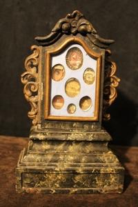 Reliquary style baroque en wood polychrome, France 17 th century