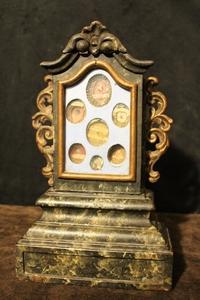 Reliquary style baroque en wood polychrome, France 17 th century
