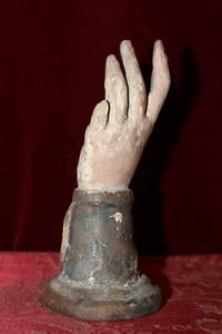 Reliquary - Arm. Relic St. Catharina style Baroque en wood polychrome, Italy 17 th century