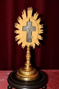 Reliquary / Relic Of The True Cross / Relics: St. Leopoldus. St. Joannis Babtist. St. Anna. St. Bernardus style Baroque en FULLY HAND-CARVED TIMBER RELIQUARY. LIMEWOOD GILT. , Northern - Italy 18 th century