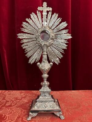 Monstrance With Original Full Silver Lunula style Baroque - Style en Full - Silver  / Polished Varnished / Glass, France 19 th century ( Anno 1845 )