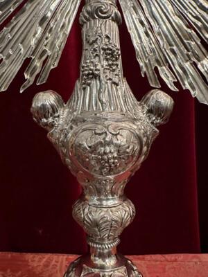 Monstrance With Original Full Silver Lunula style Baroque - Style en Full - Silver  / Polished Varnished / Glass, France 19 th century ( Anno 1845 )