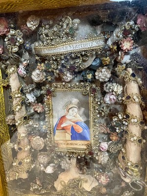 Reliquary Ecce Anchilla Dei ( Annunciation )  Multiple Ex Ossibus Relics Of .S. Venerandae Martyris style Baroque - Style en Wood / Wax Seals / Glass Covered., Spain 18 th century ( Anno 1785 )
