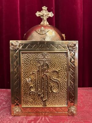 Tabernacle With Original Key style byzantine style en Brass / Bronze / Polished and Varnished, France 20 th century ( Anno 1930 )