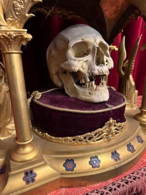 Exceptional High Quality Very Large Reliquary With Skull Of Unknown Saint style Classicistic en Bronze Gilt / Enamel, France 19 th century ( Anno 1865 )