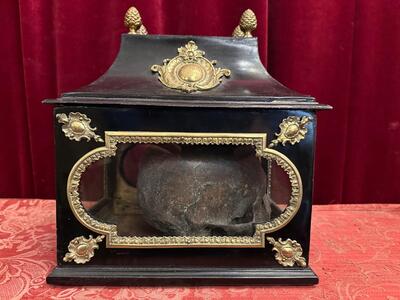 Exceptional Reliquary Relic St. Macra Of Reims V.M. Caput ( Skull ) style Classicistic en Wood / Brass / Bronze / Glass / Originally Sealed, France 18 th century ( Anno 1777 )