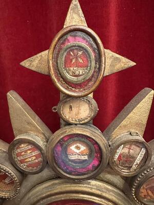Reliquary Monstrance Containing Ex Ossibus Relics Of St. Gentius Of Monteux Multiple Relics Added At The Backside. style Classicistic en Wood / Glass / Cabochons ( Stones ), France 19 th century ( Anno 1855 )