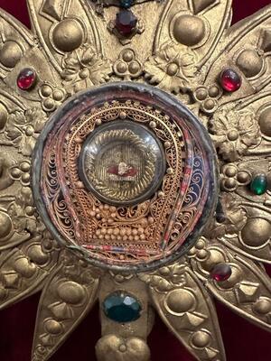 Reliquary Monstrance Containing Ex Ossibus Relics Of St. Gentius Of Monteux Multiple Relics Added At The Backside. style Classicistic en Wood / Glass / Cabochons ( Stones ), France 19 th century ( Anno 1855 )