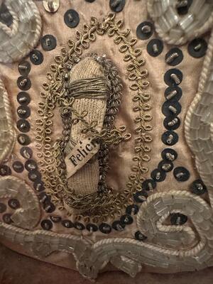 Early Reliquary Fully Hand - Made Monastery - Work First Class Relics ( Ex Ossibus ) St. Felicis. ( S. Felix ).  en Glass / Fabrics , Italy 18 th century ( Anno 1725)