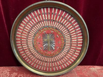 Extreme And Very Rare Kalendarium Frame Housing Hundreds Of Ex - Ossibus Relics Of Christian Saints en Brass / Glass, Italy