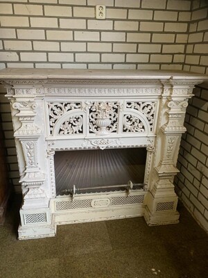 Fireplace Made By : Carl Houben & Sohn - Aachen.  en Cast - Iron / Wood, Aachen - Germany 19 th century
