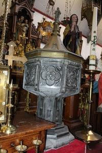 Baptismal Font style Gothic en Stone / Brass / Bronze, Belgium 19th century