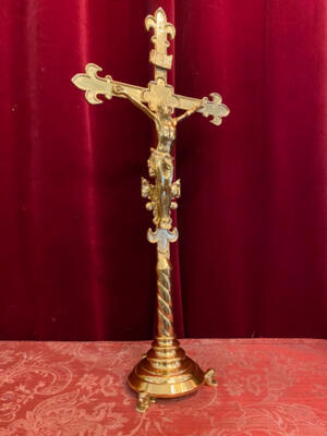 Altar - Cross style Gothic - style en Brass / Bronze / Polished and Varnished, Belgium  19 th century ( Anno 1890 )