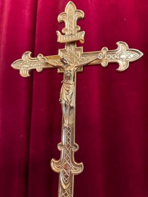 Altar - Cross style Gothic - Style en Brass / Bronze / Polished and Varnished, Belgium  19 th century ( Anno 1890 )