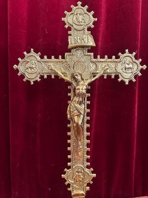 1 Gothic - style Altar - Cross