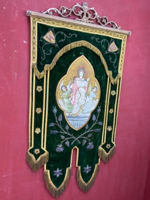 Banner Assumption Of St. Mary style Gothic - style en Fully Hand Embroidered Brocate on Velvet, Belgium 19 th century ( Anno 1875 )