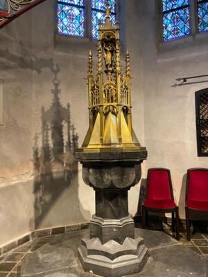 Baptismal Font Monumental Belgium Hard-Stone Font With Brass Cover  style Gothic - style en Hard-stone / Brass / Bronze / Hand Forged Iron, Netherlands  19 th century