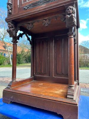 Cabinet  style Gothic - Style en Oak wood, France 19 th century