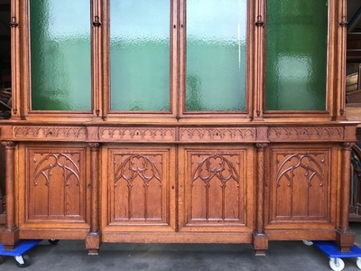Cabinet style Gothic - style en Oak wood, Belgium 19th century