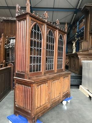 Cabinet style Gothic - style en Oak wood / Stained Glass, Belgium 19th century