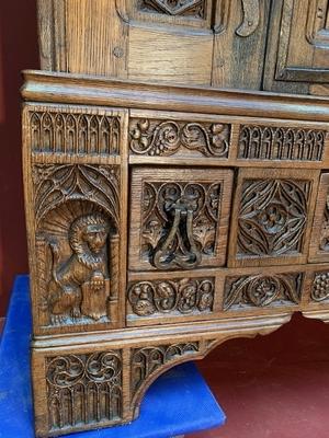 Cabinet style Gothic - style en Oak wood, Belgium 20th century