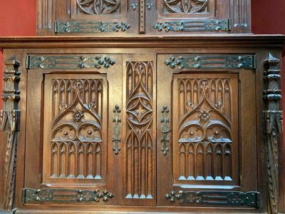 Cabinet style Gothic - style en Walnut wood , France 20 th century ( Anno 1910 )