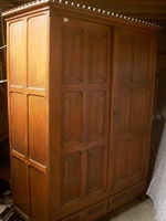 Cabinet style Gothic - style en Oak wood, Belgium 19th century
