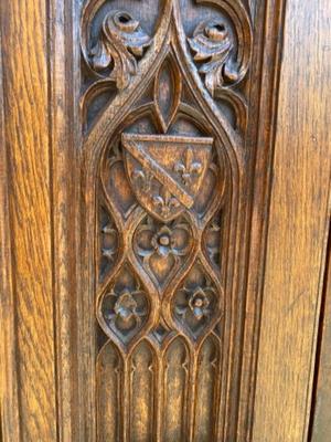 Cabinet  style Gothic - style en Oak wood, Belgium 19 th century