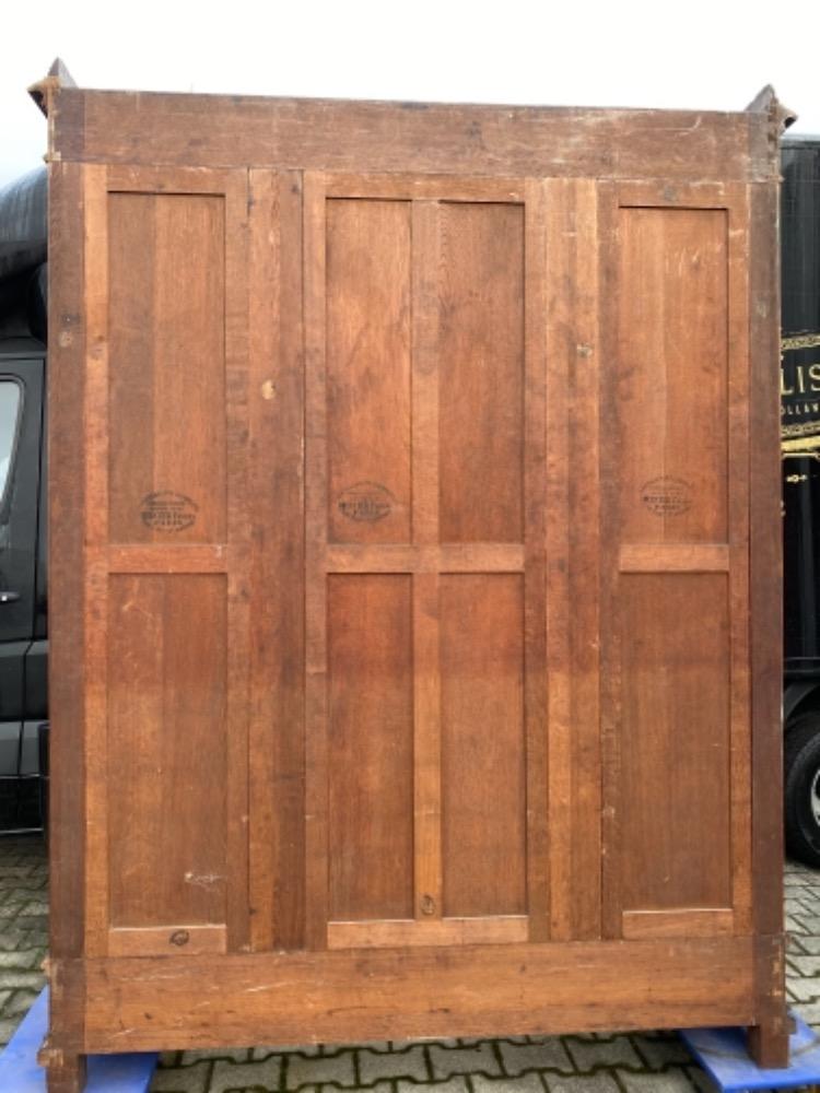 1 Gothic - Style Cabinet / Bookcase