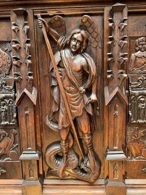 Cabinet With Imaginations Of St. Michael & The 4 Evangelists style Gothic - style en Oak wood, France 19th century