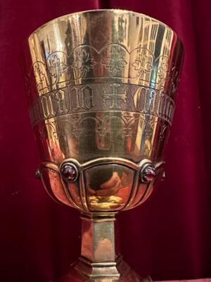 Chalice Not Cleaned Yet. Tekst Cuppa : Calidem Salutaris Accipiam Et Nomen Dominis Invocab style Gothic - Style en Full - Silver / Stones / Rubins , Birningham United Kingdom 19 th century ( Anno 1865 )