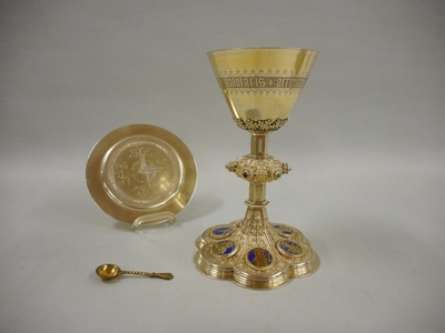 Chalice Original Paten Spoon And Case. Signed : Bourdon style Gothic - style en Full - Silver / Stones / Enamell Medallions, Belgium 19th century ( 1875 )