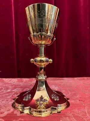 Chalice Tekst Cuppa : Calidem Salutaris Accipiam Et Nomen Dominis Invocab style Gothic - Style en Full - Silver / Gilt / Stones / Rubins, Birningham United Kingdom 19 th century ( Anno 1865 )