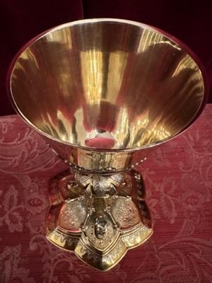 Chalice With Original Paten style Gothic - Style en Full - Silver / Polished & Varnished / Silver Marks Present, France 19 th century ( Anno 1865 )