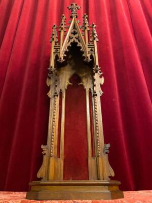 Chapel style Gothic - Style en Walnut wood / Red Velvet, France 19 th century ( Anno 1890 )