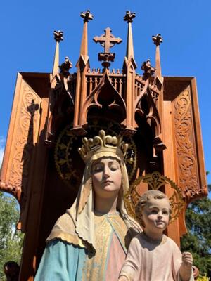 Chapel With St. Mary & Child.  style Gothic - Style en Wood, Spain 19 th century ( Anno 1865 )